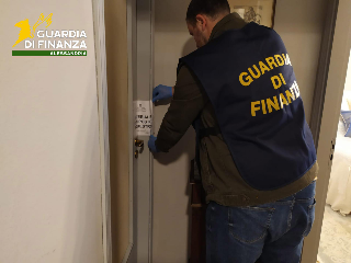 GdF, estetista e parrucchiera abusiva scoperta a Tortona